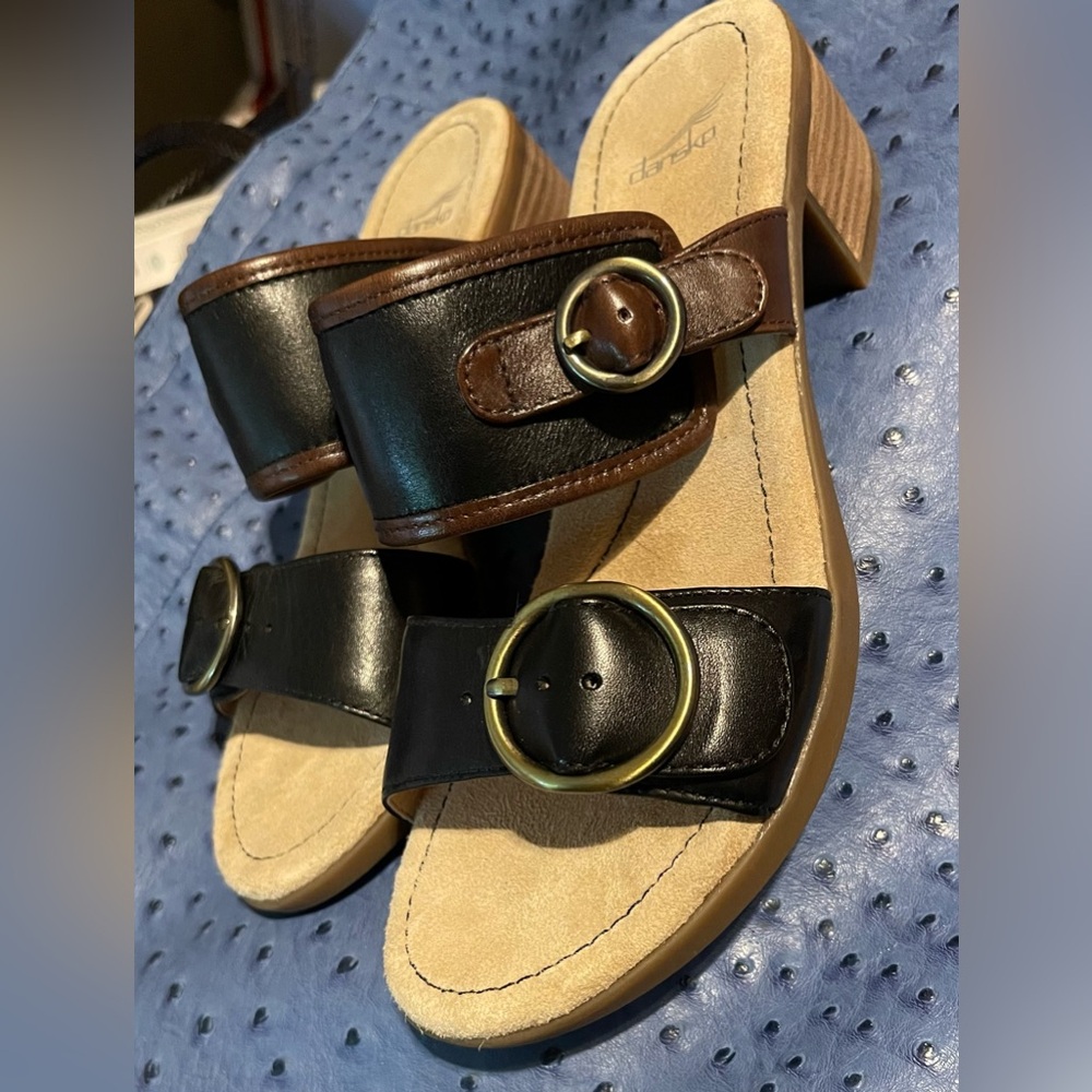 Dansko Sophie Black Brown full grain wedge strap sandal size 38 / 7.5 NW…